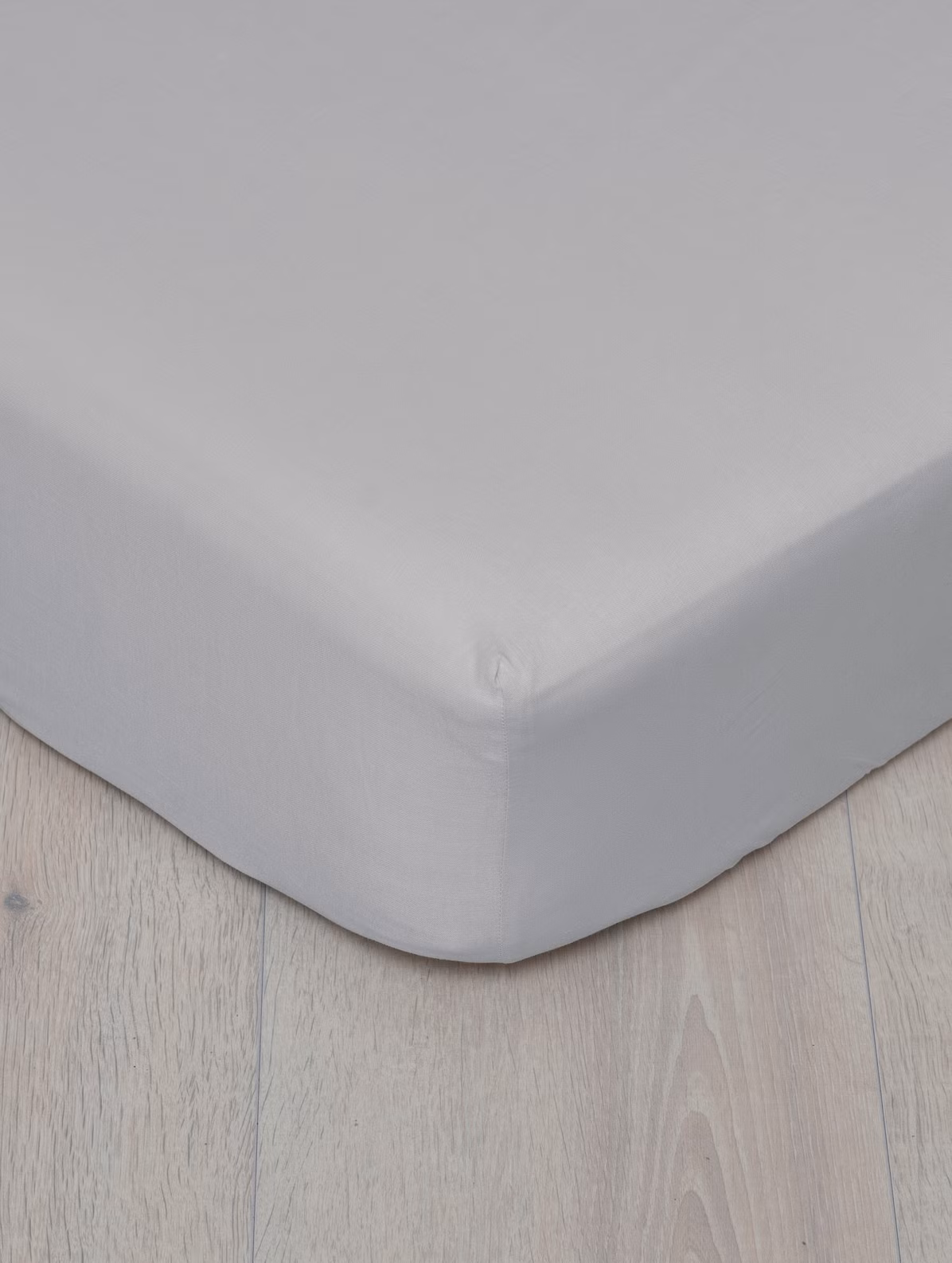 Formsytt lakan bomull ljus grå