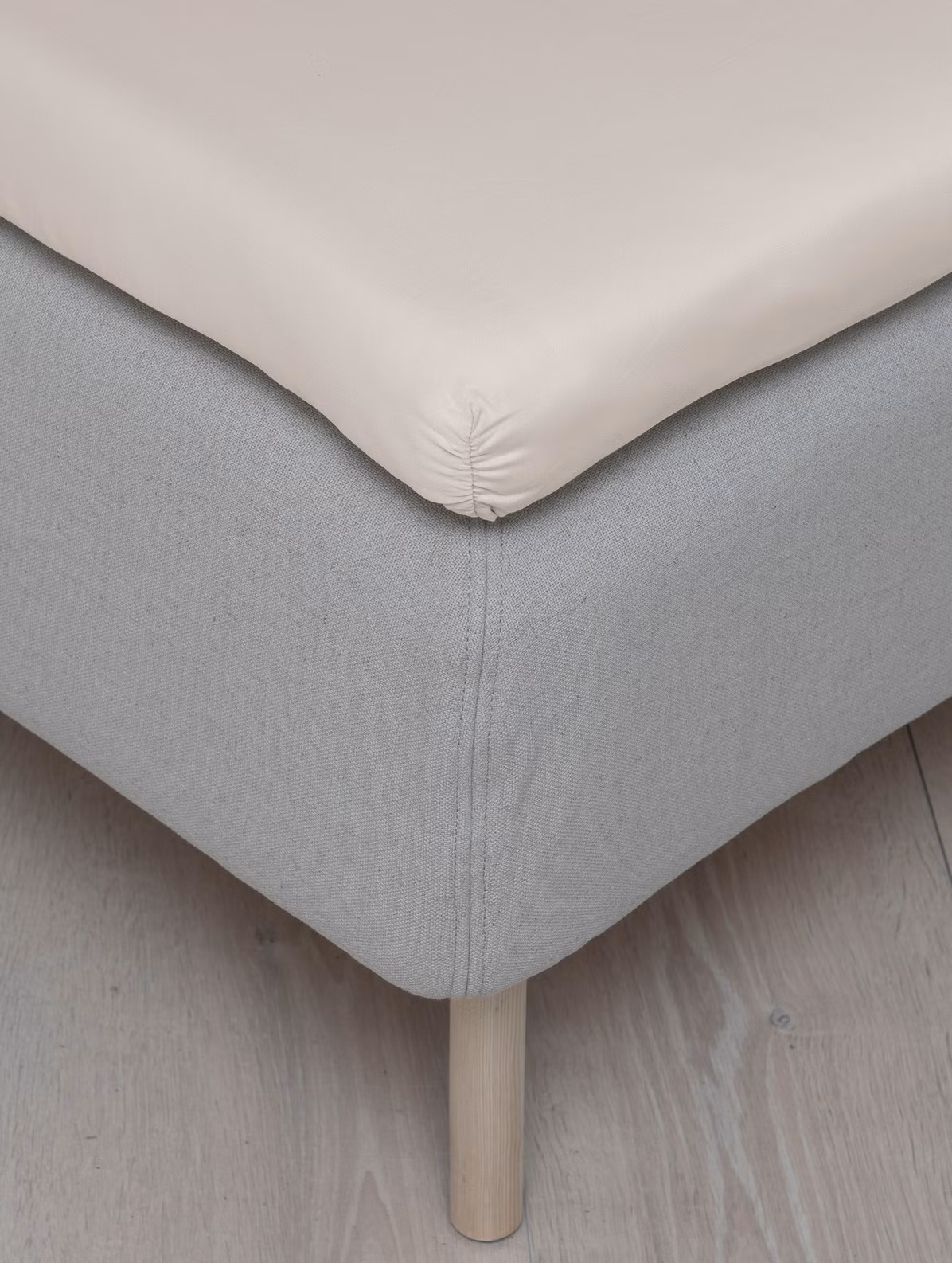 Kuversytt underlakan satin satin ljus beige