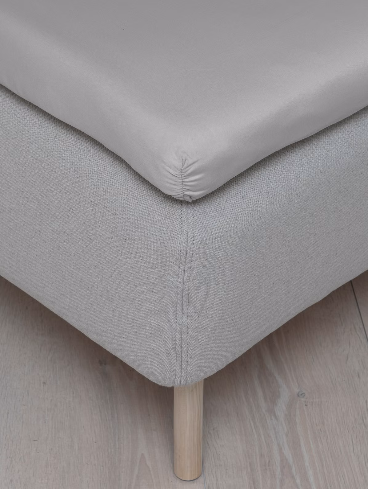 Kuversytt underlakan satin satin dämpad grå