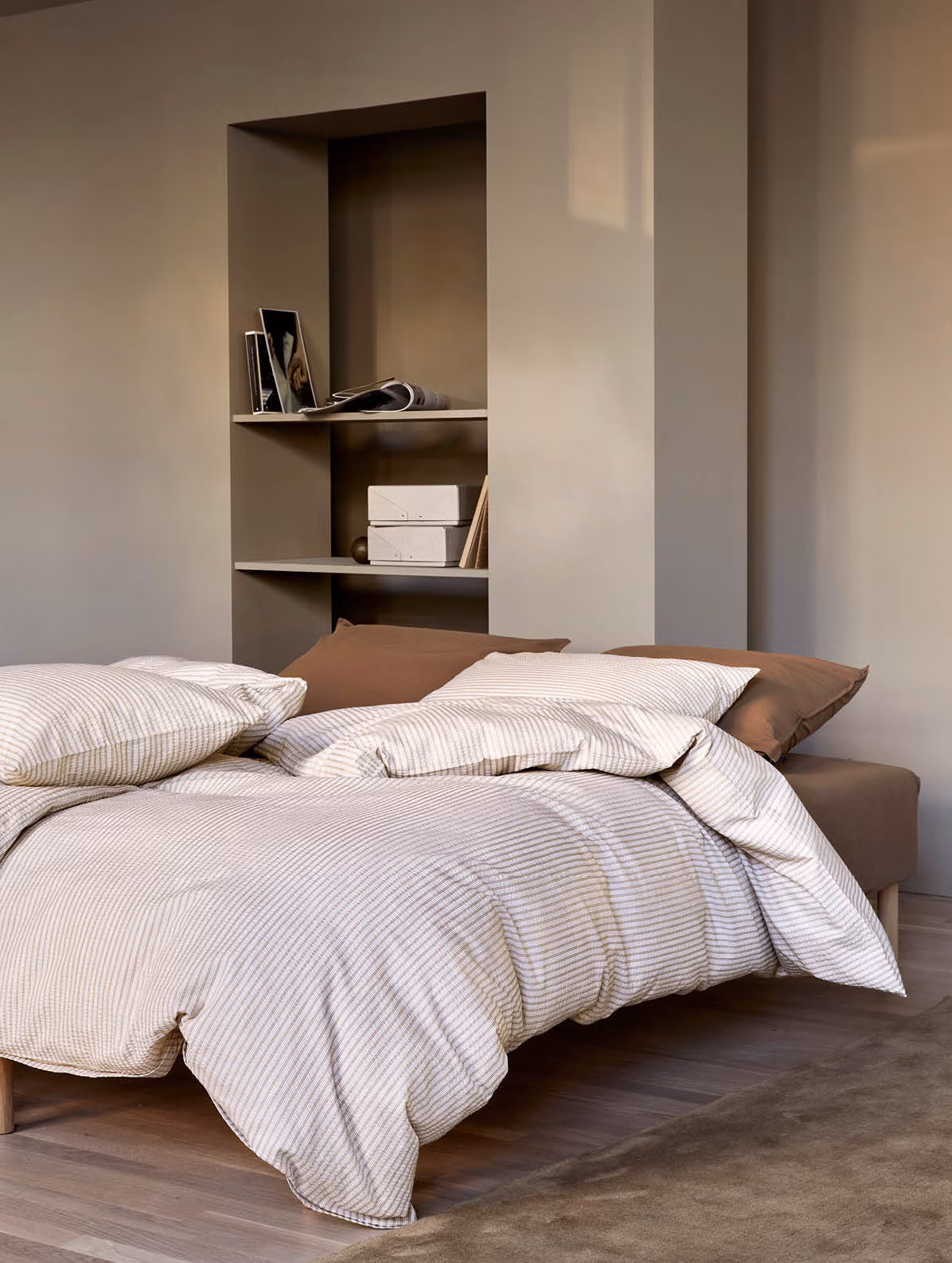 Slumre påslakanset karamellbrun